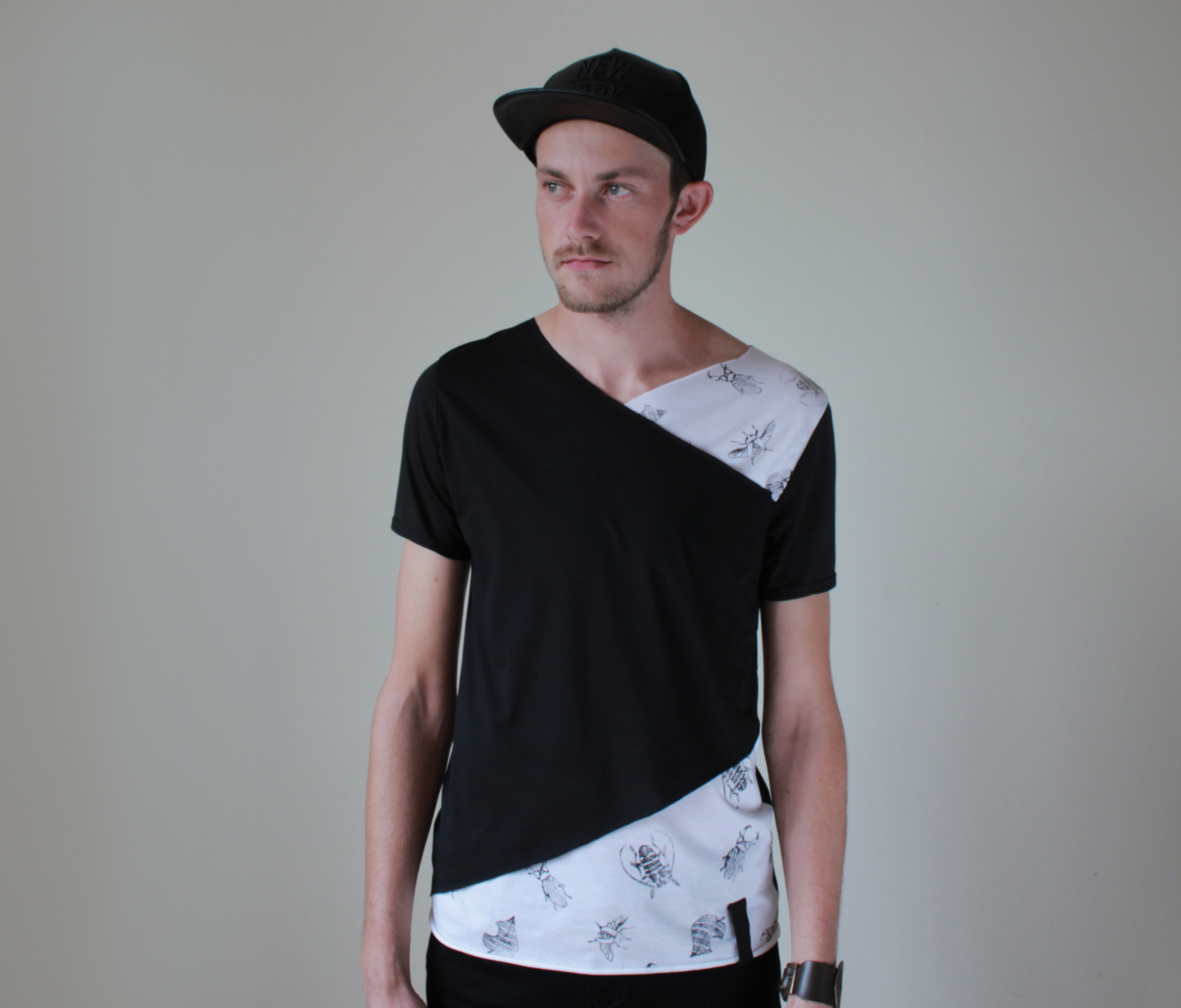 Overlap front t-shirt - black + white