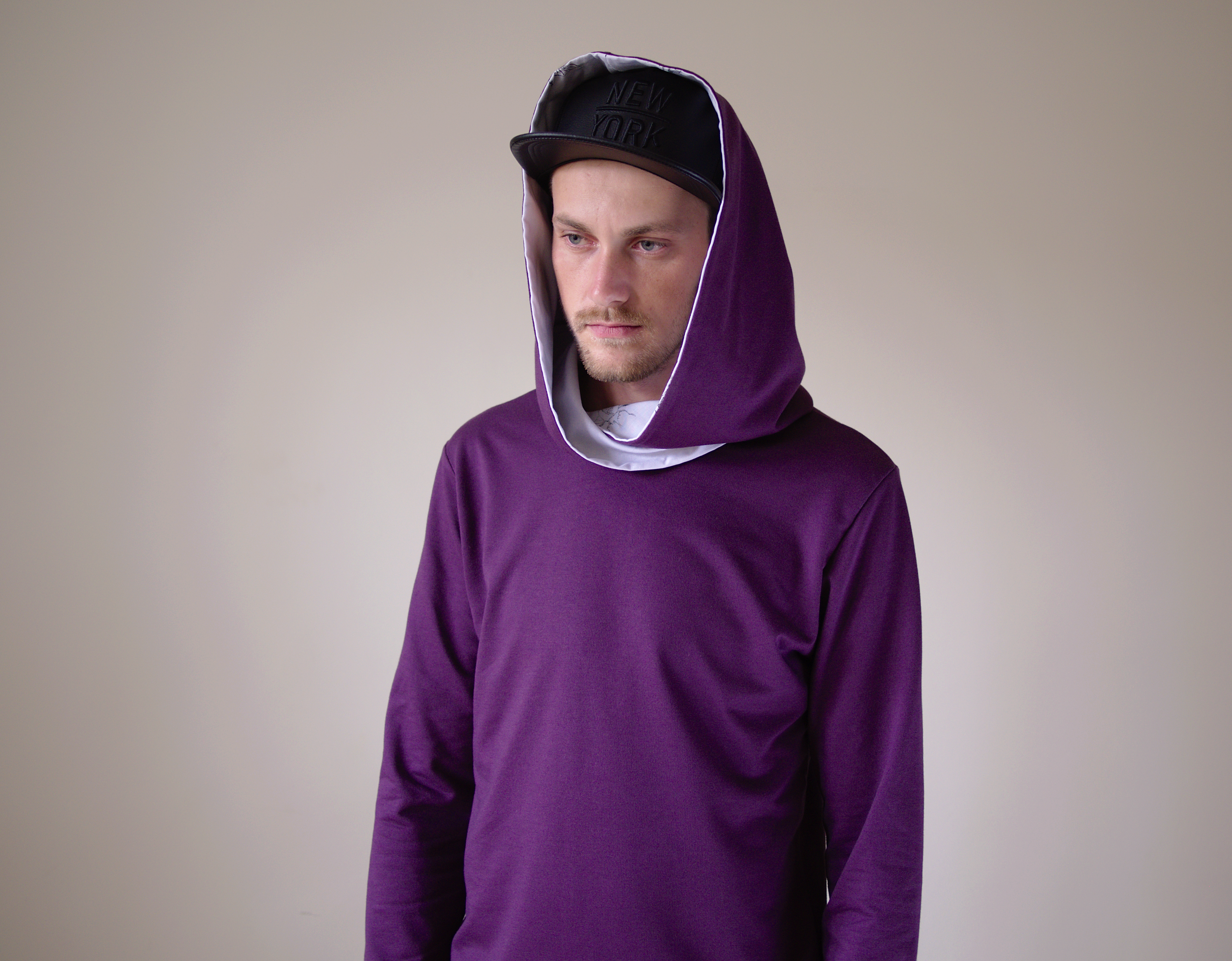 Sweatshirt with a hood - violet