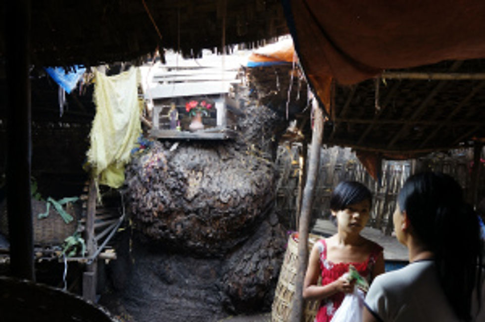 Shrine Nyaung U Market