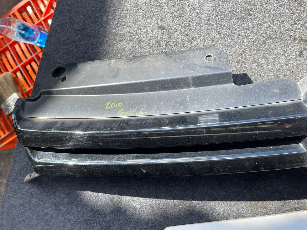 Thumbnail: 2010 VW GOLF MK6 1.4 TSI DSG FRONT TOP MAIN BLACK GRILL & VW BADGE BREAKING