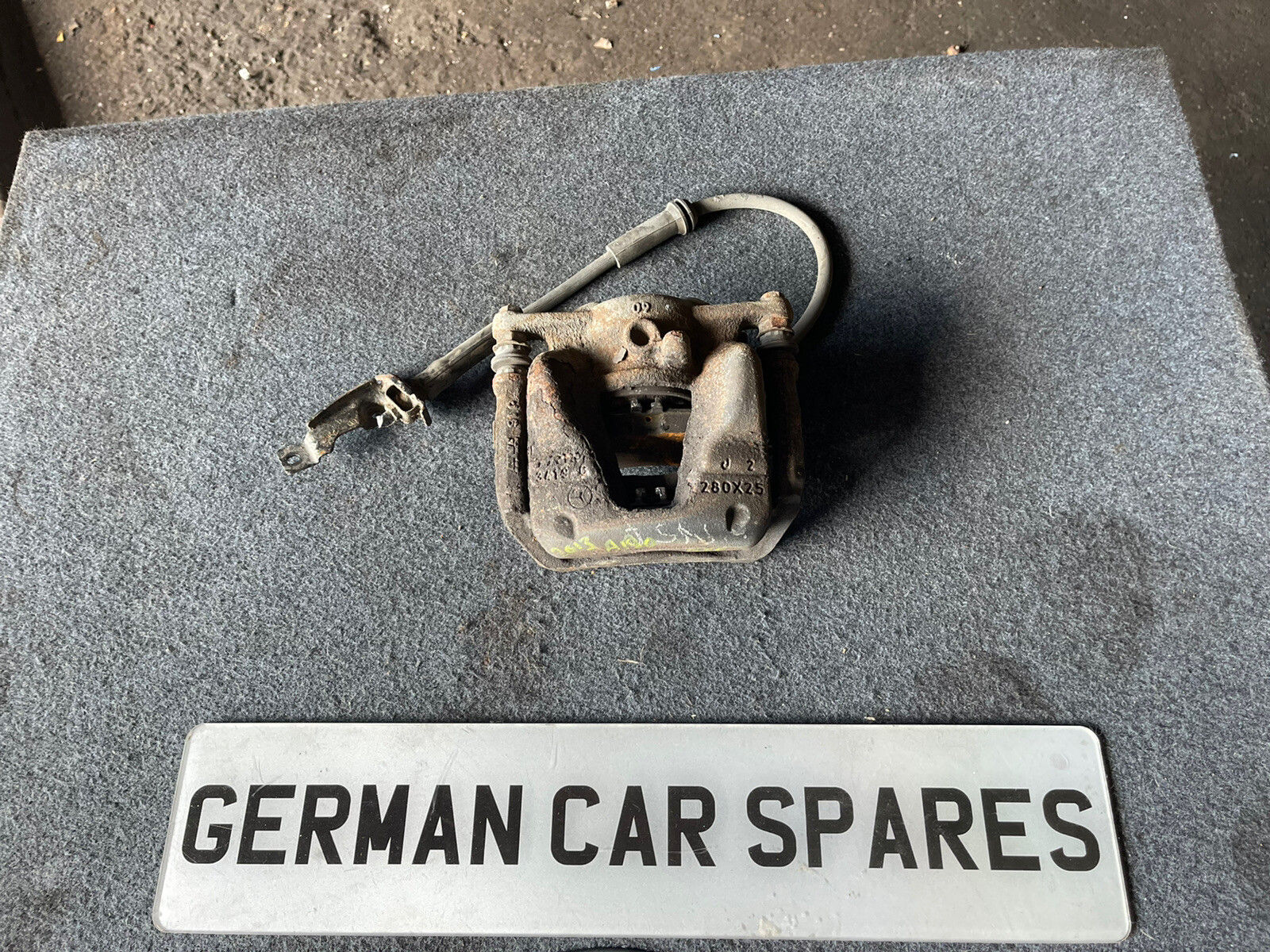 2013 MERCEDES A180 CDI BLUE EFF W246 LEFT FRONT BRAKE CALIPER & CARRIER BREAKING