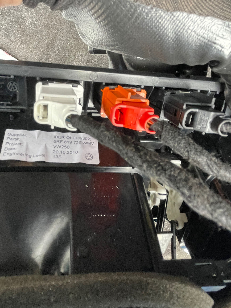 Thumbnail: 2011 VW POLO 1.2 5DR CENTRE DASHBOARD TWIN AIR VENTS HAZARD TRACTION SWITCHES