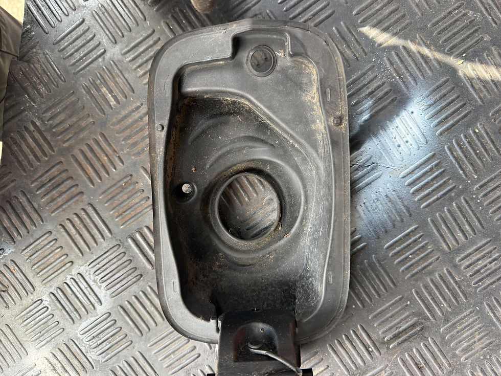 Thumbnail: 2013 AUDI A3 2.0 TDI 5 DOOR SPORTBACK FUEL FILLER FLAP DOOR +CAP MECHANISM