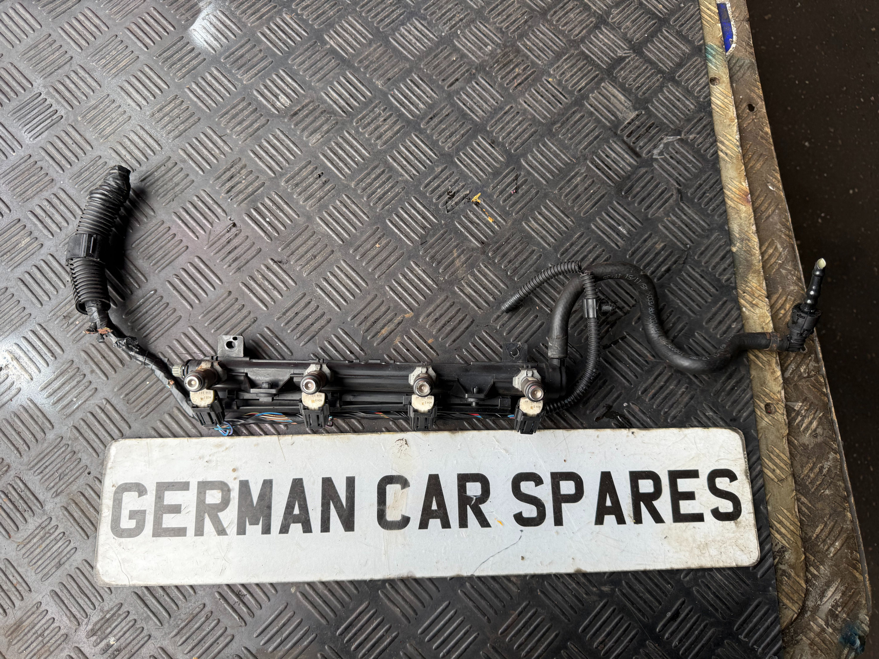 2012 VW POLO 1.4 MATCH DSG PETROL FUEL INJECTORS X4 FUEL RAIL & WIRING 036031AH