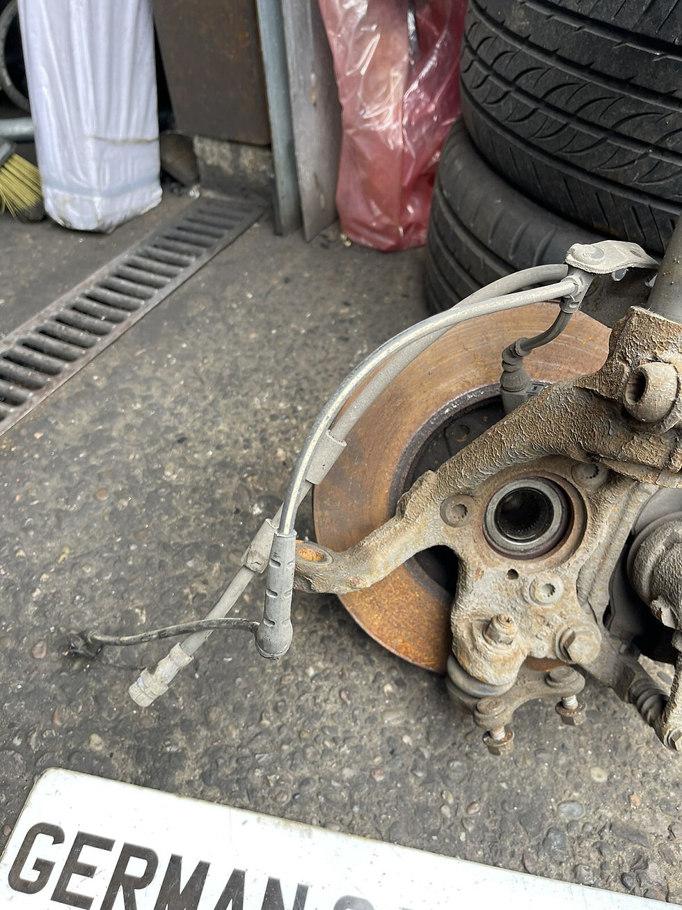Thumbnail: 2015 VW GOLF MATCH 1.6 TDI MK7 PASSENGER FRONT LEFT SUSPENSION LEG SHOCKER & HUB