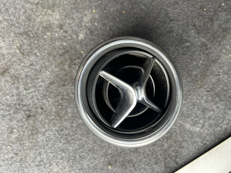 Thumbnail: 2013 MERCEDES A180 CDI SE BLUE EFF DASHBOARD ROUND AIR VENT BREAKING
