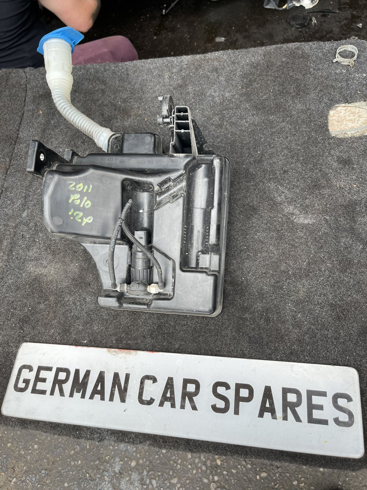 2011 VW POLO 1.2 LNR 5 DOOR WINDSCREEN WASHER BOTTLE & PUMP BREAKING