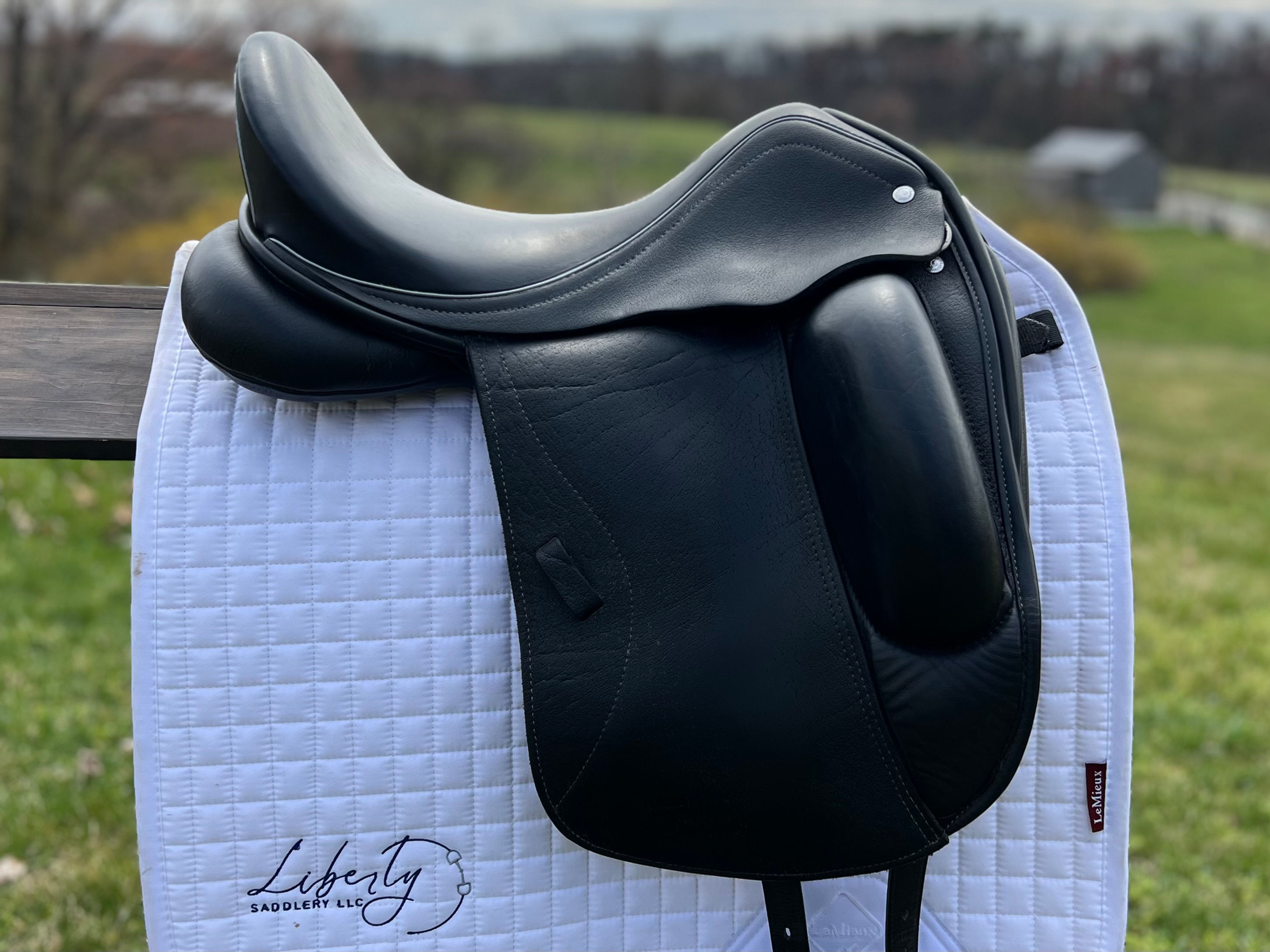 17" Custom Saddlery Advantage R
