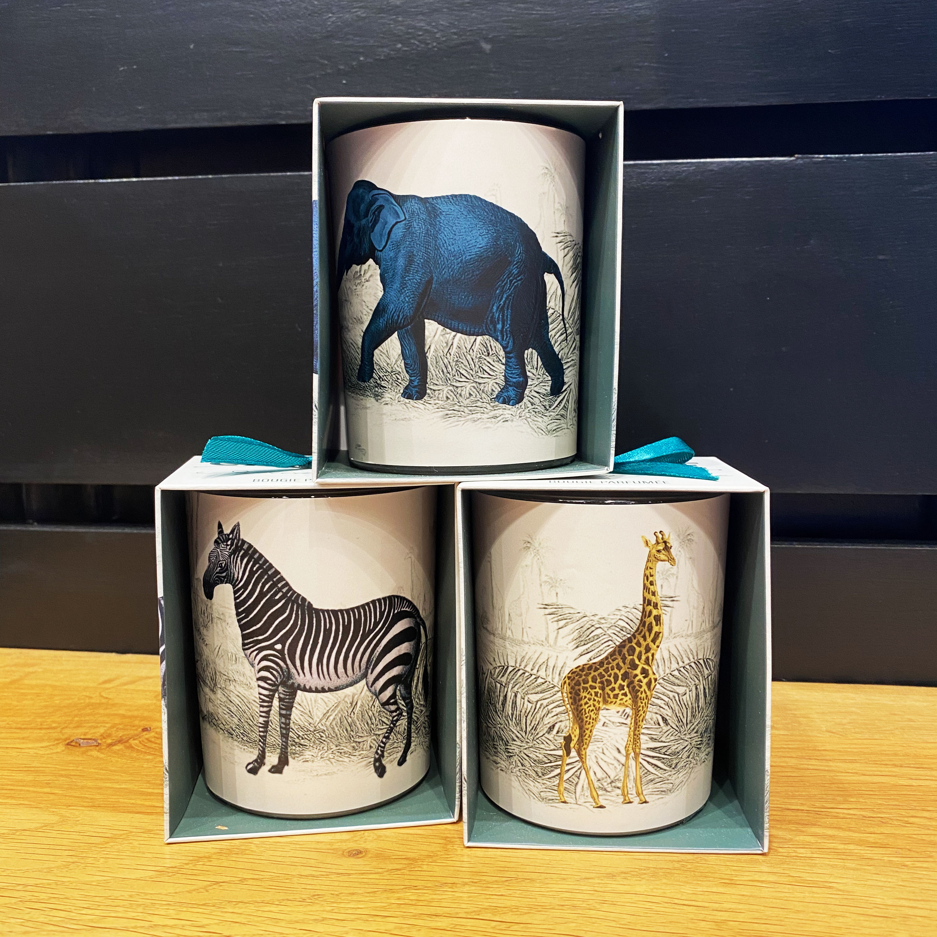 Bougie parfumée à la rose, au citron vert ou au clou de girofle avec décor zèbre, girafe ou éléphants