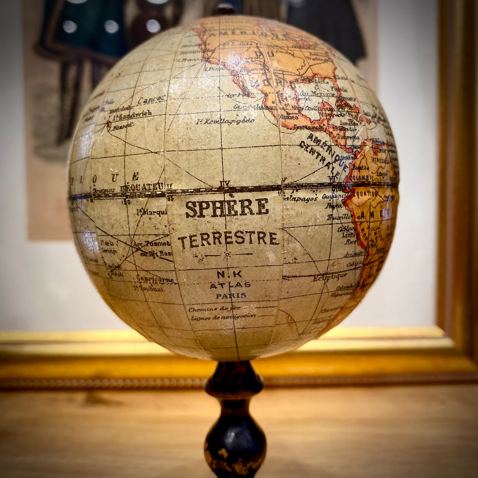 Miniature : Gros plan sur un globe ancien