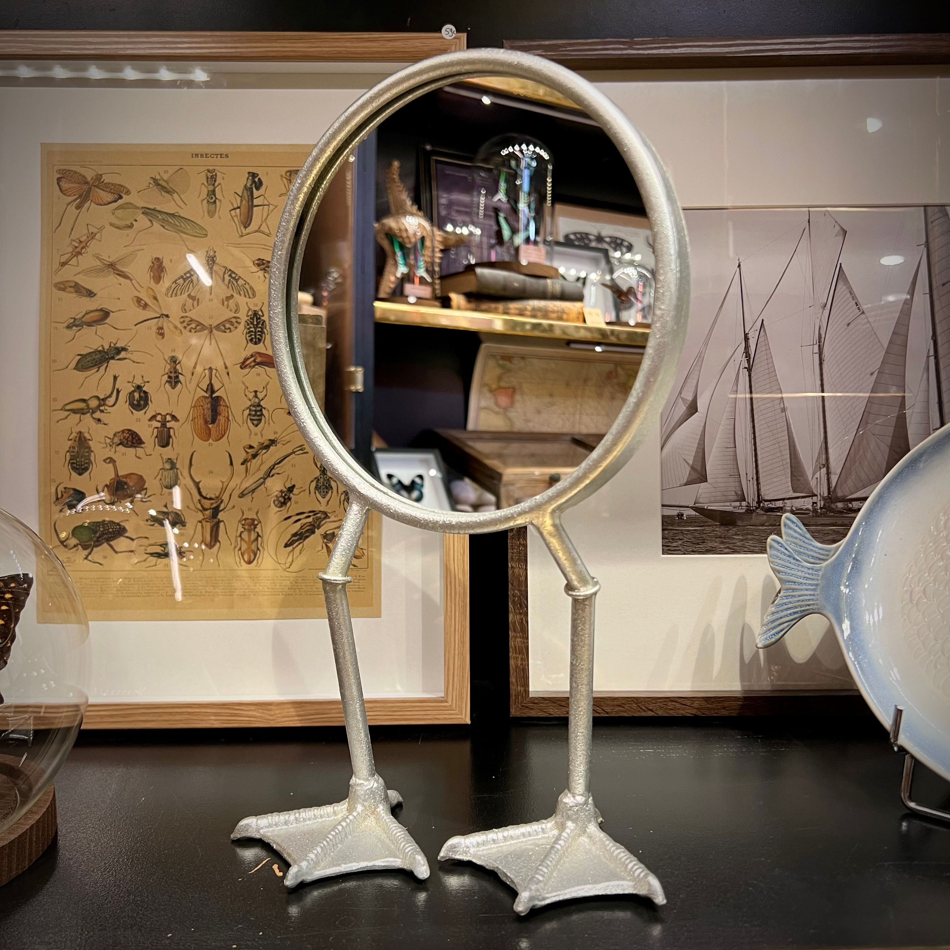 Miroir sur pattes