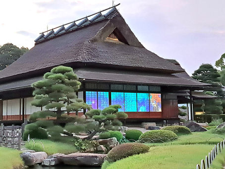 夕暮れ時の岡山後楽園延養亭