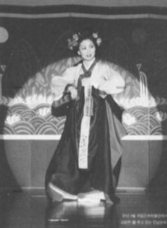 1997년 8월 국립민속박물관에서 교방무를 추는 인남순원장