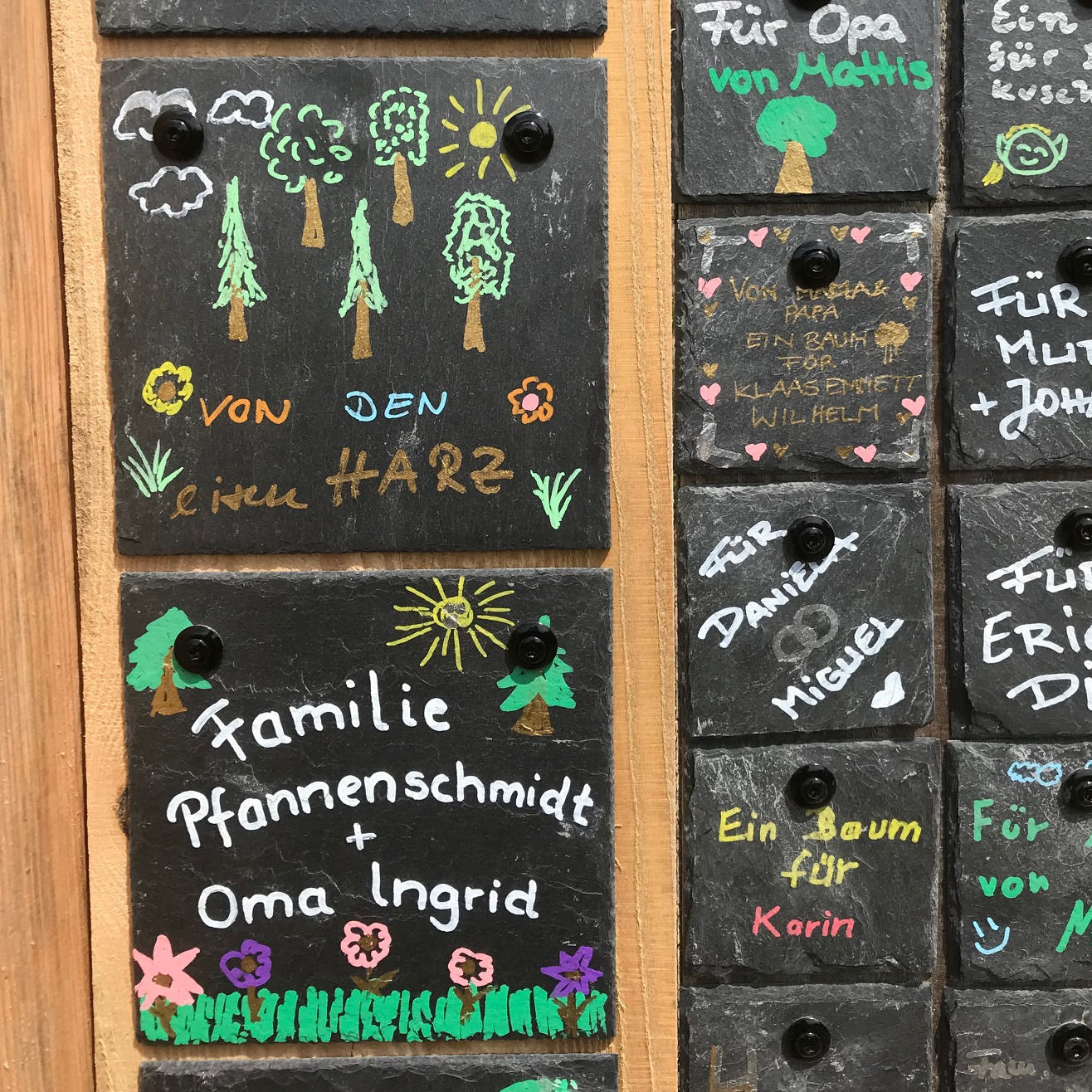 20 Patenschaften inkl. einer 15 × 30 cm großen Schiefertafel