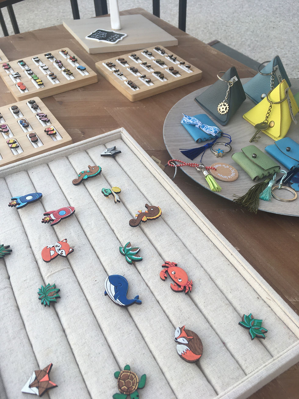 Miniature : Broche ou Pin's  - Bois Peint