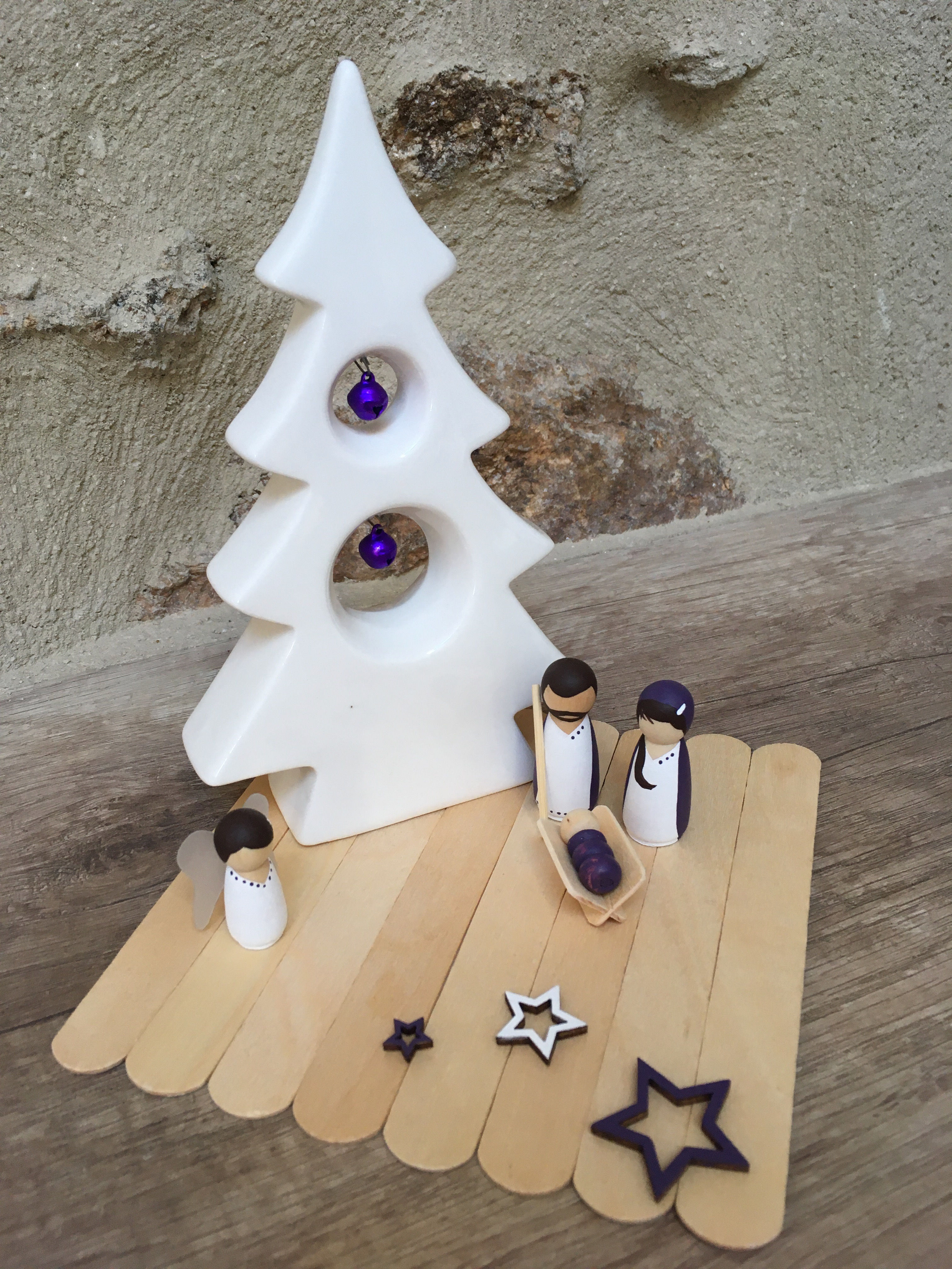 Crèche et son sapin en céramique - Violet & Blanc