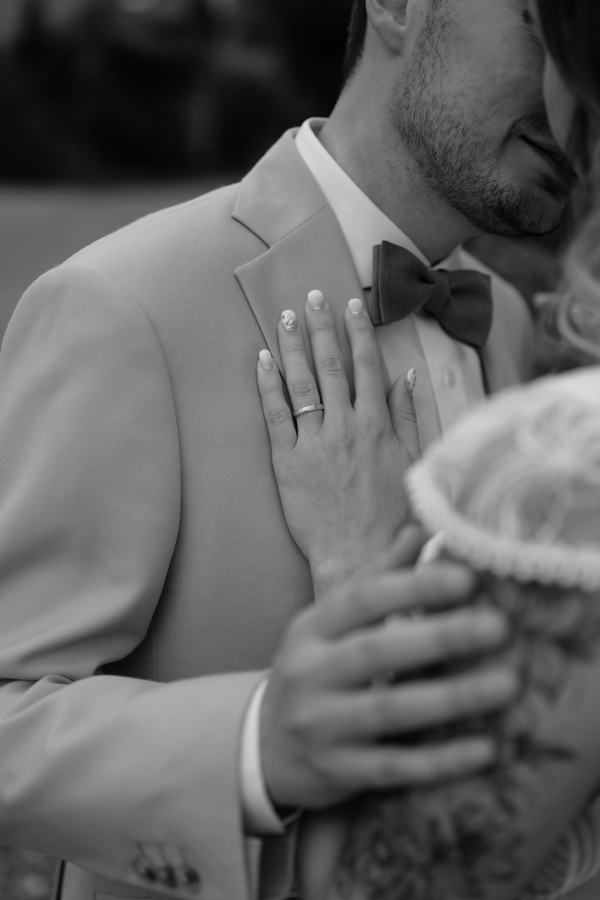 Photos de couple spontanées et sans pose figée par un photographe de mariage dans le Bas-Rhin.