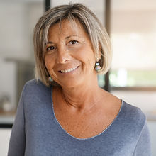 Sourire femme d'âge mûr