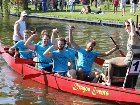 Teams tijdens de Limmer Kermiscup in Limmen tijdens het kermisweekend