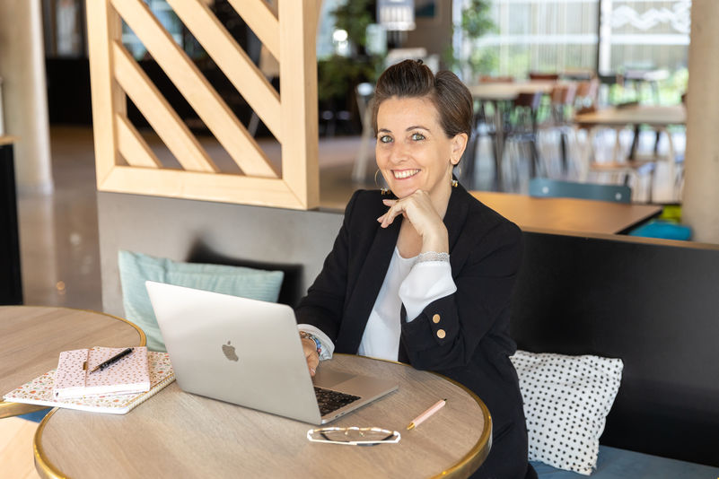 photos corporate pour les entrepreneures. portraits pro, photos produits, photos créations, photos de mises en situation, lieu d'activité