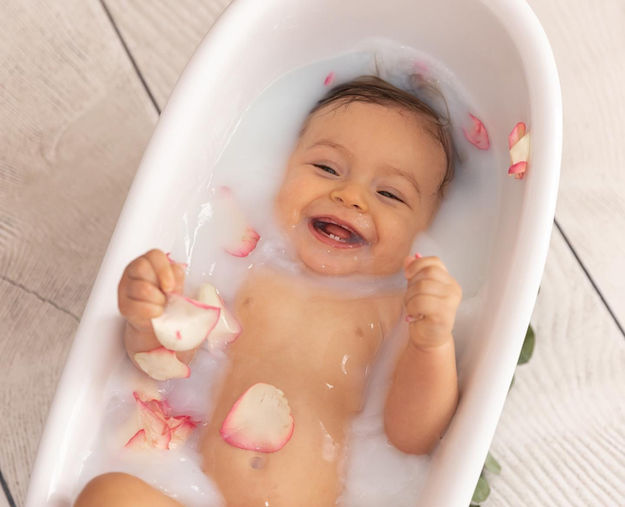 séance photo bébé bain de lait mélya photographie