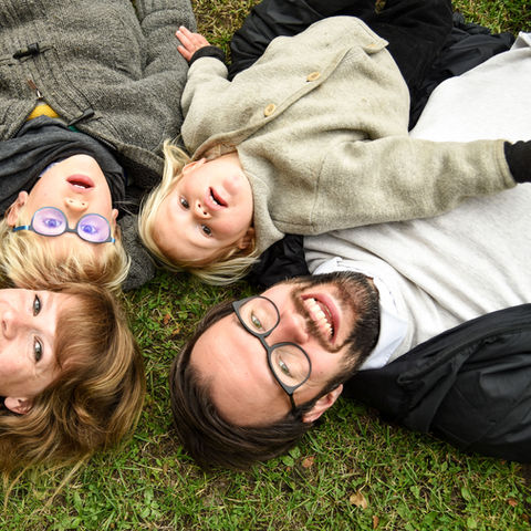 Familienfotografin in Hamburg. Natürliche Familienfotos. Nadine Grenningloh FotografieFami