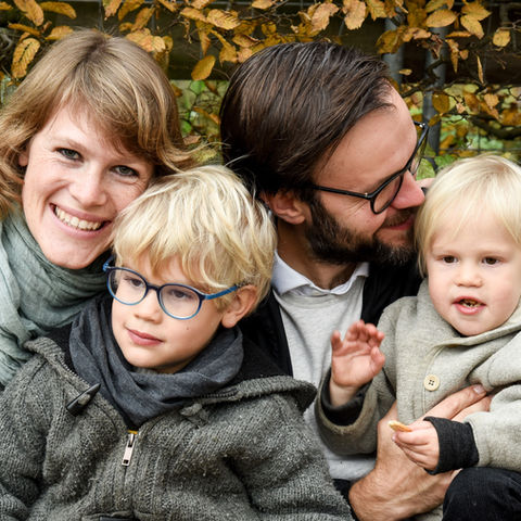Familienfotografin in Hamburg. Natürliche Familienfotos. Nadine Grenningloh FotografieFami