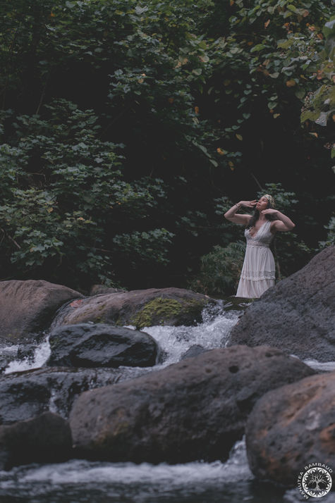 Manutea Rambaud photographe tahiti polynésie française portrait nature plage forêt féerique mystique fleurs doux poétique tatouage photoshoot tahiti portraits by maanurmd photography maanu rmd manutea rambaud french photographer from french polynesia men portrait