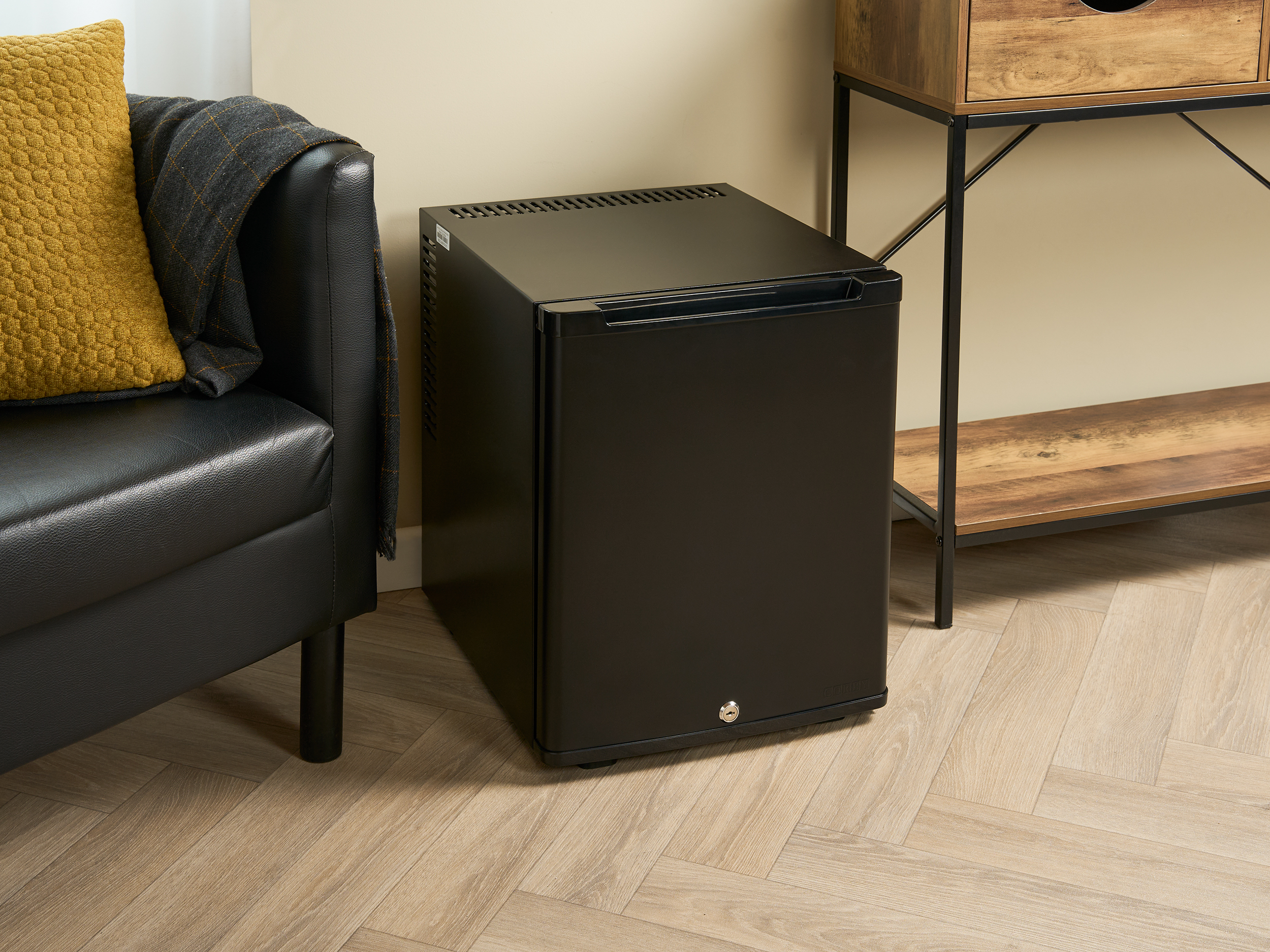 Eton 35L Solid Door Minibar view 2