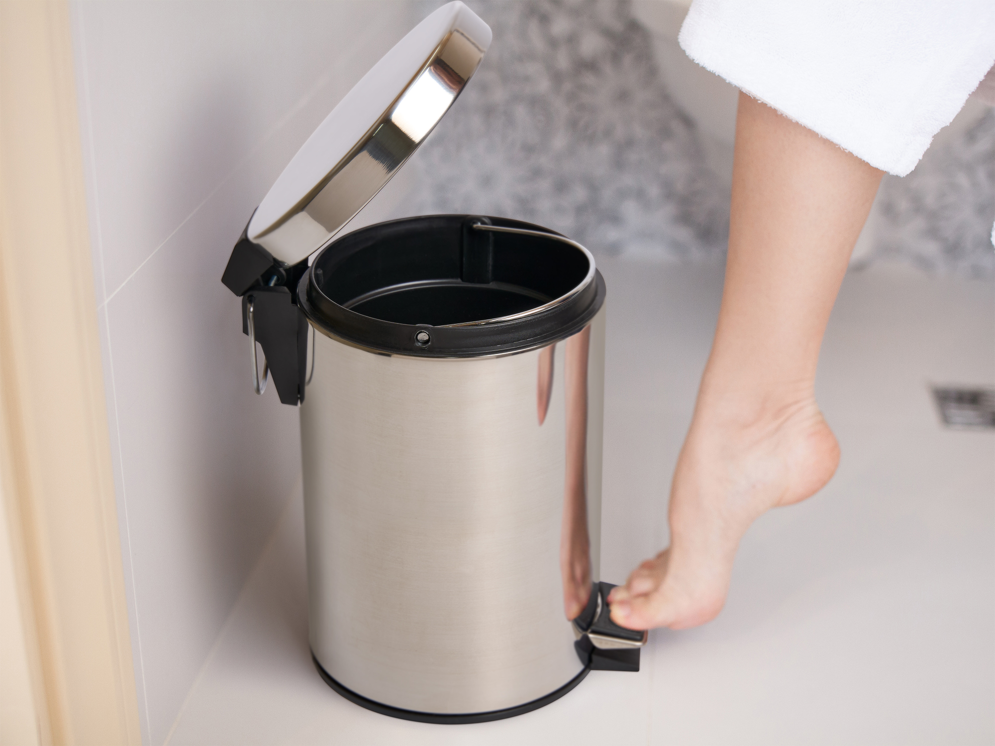 3L Pedal Bin (Croft / BIN0003) in Polished Steel view 6