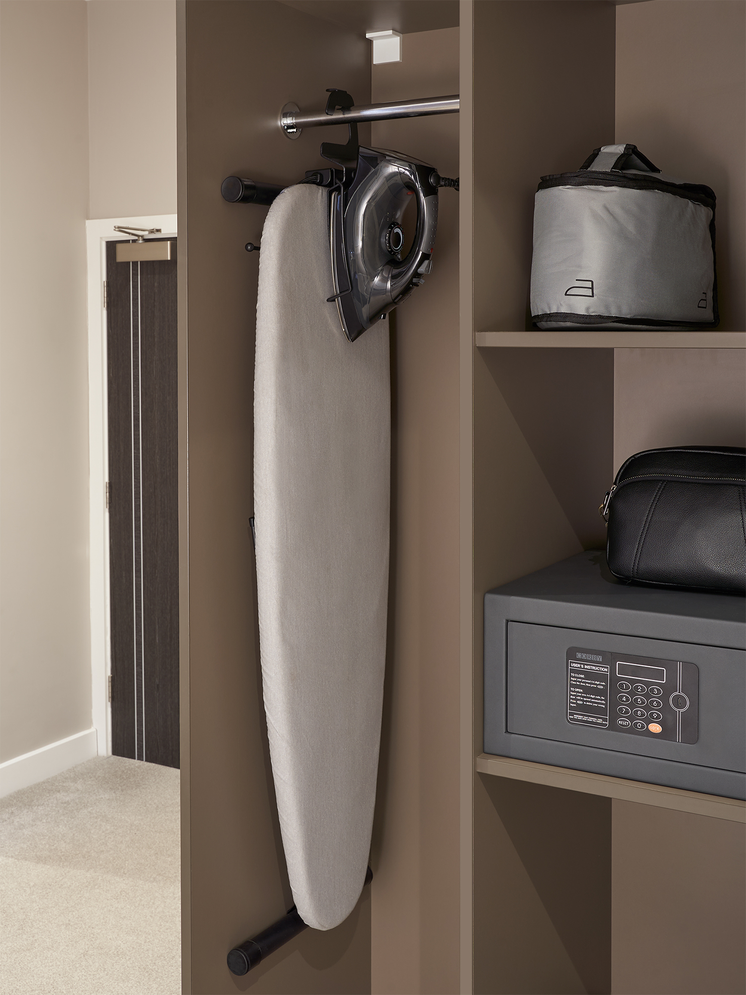 Sherwood 2000W Steam Iron view 6