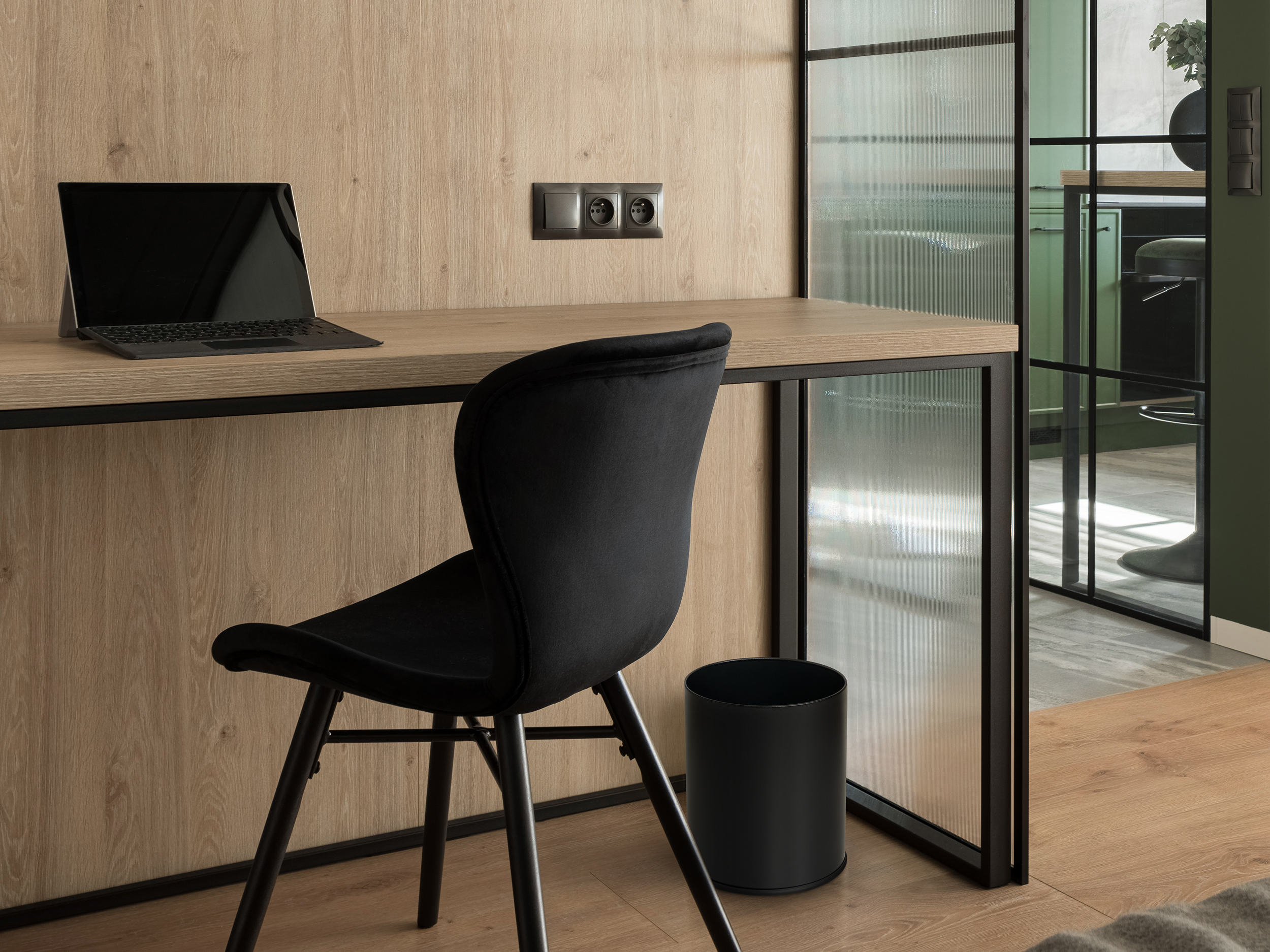 Thornton 9L Single Layer Bin in Black view 2