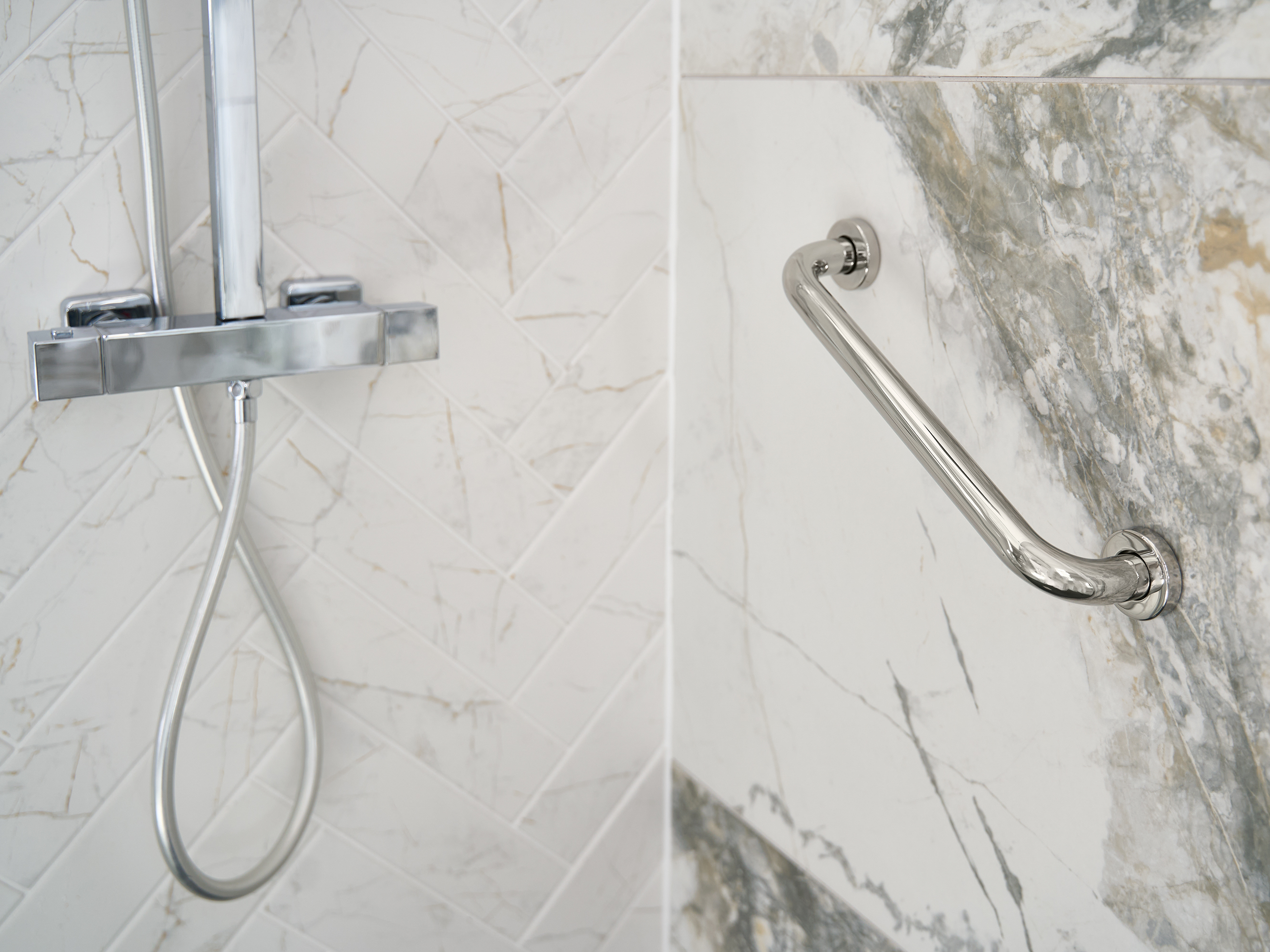 Harrogate Grab Rail in Polished Steel view 2