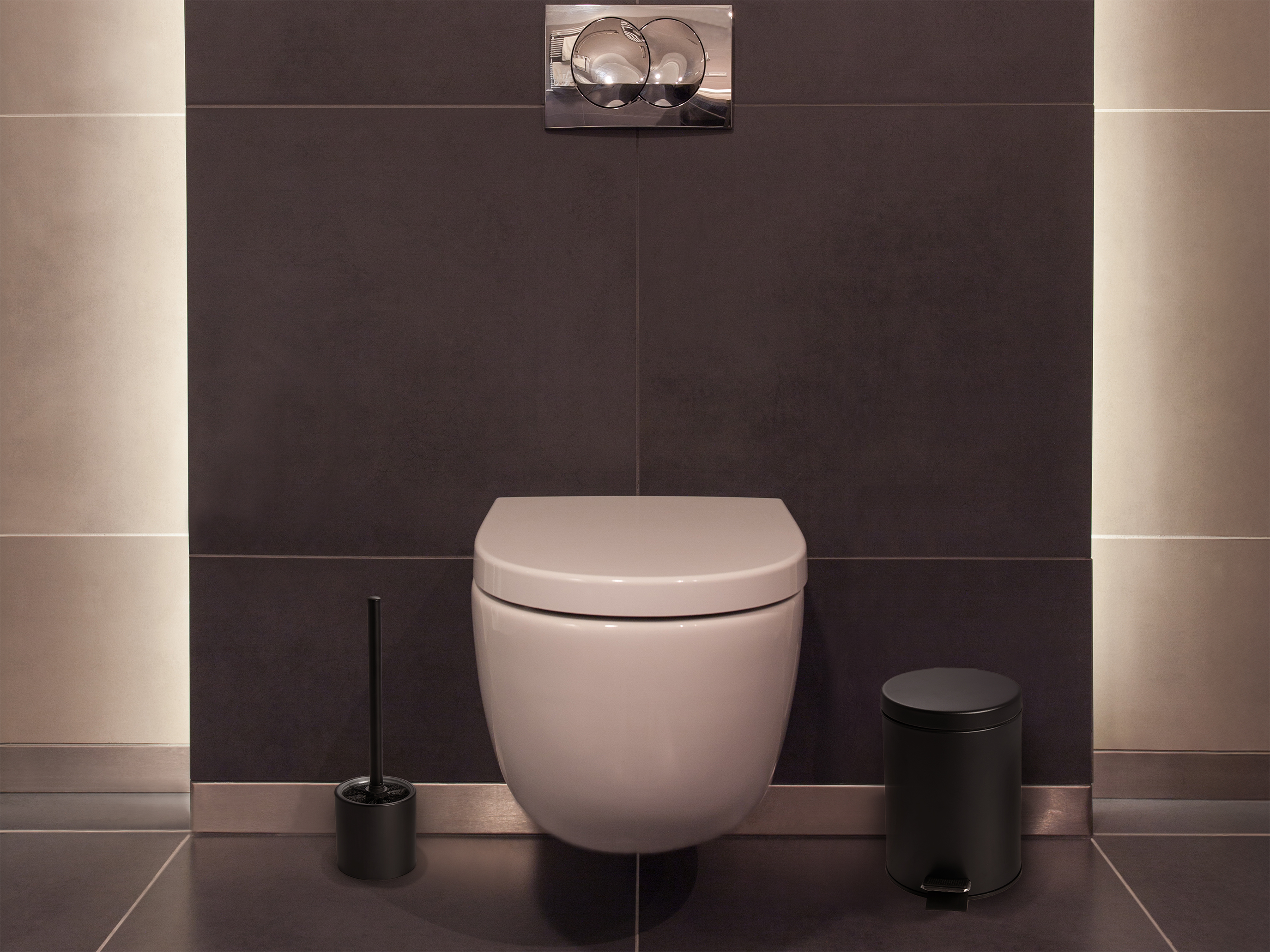 Alton Toilet Brush in Black view 4