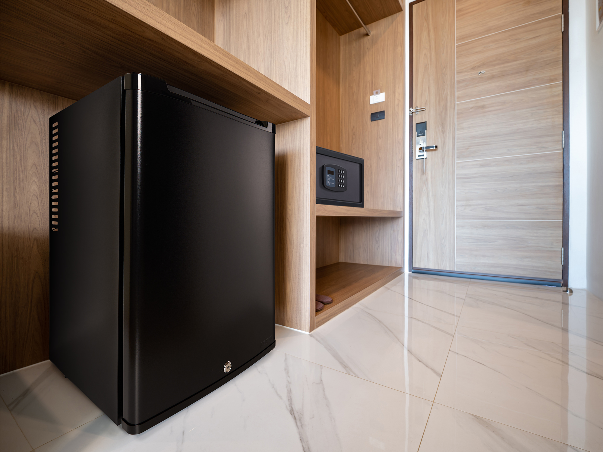 Eton 40L Solid Door Minibar view 2
