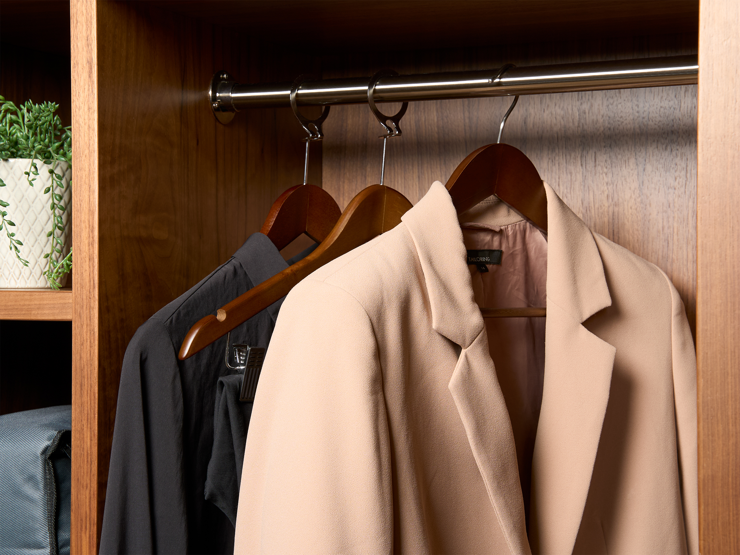 Clifford Suit Guest Hanger in Dark Wood view 7
