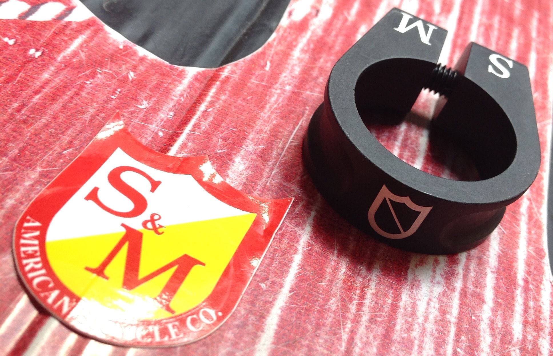 ABRAZADERA S&M XLT NEGRO