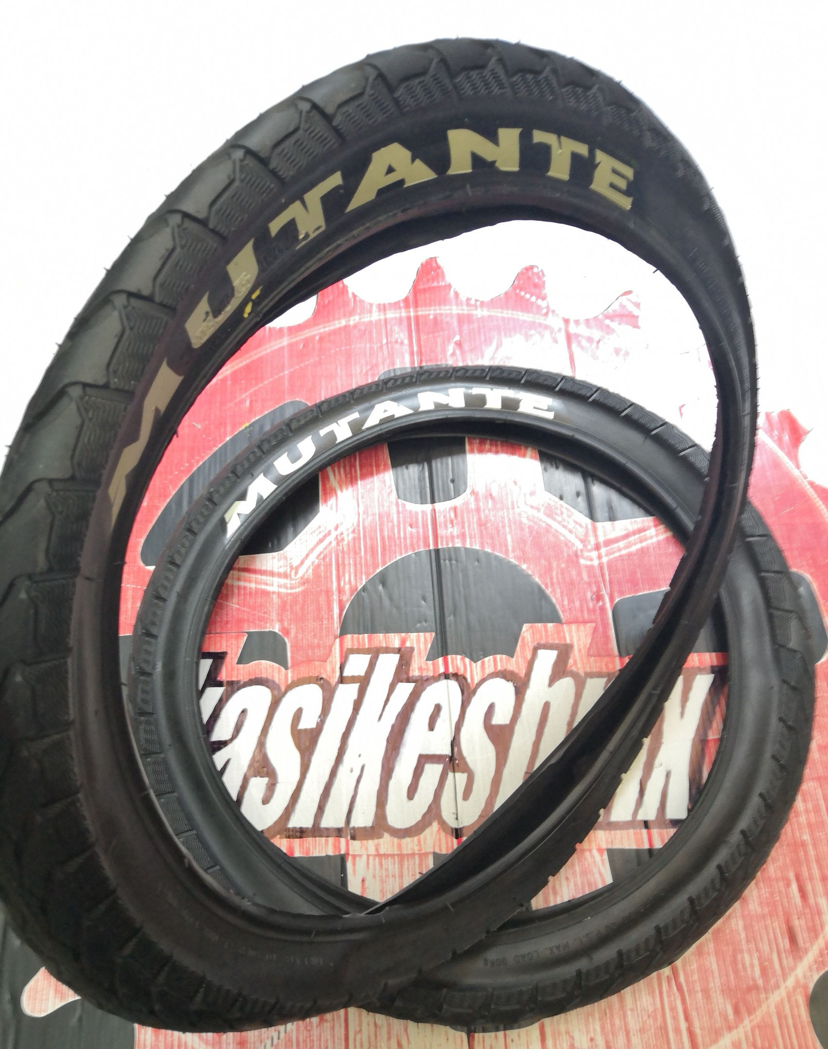 LLANTA MUTANTE CLAWS 20X2.35'' PIEZA NEGRO