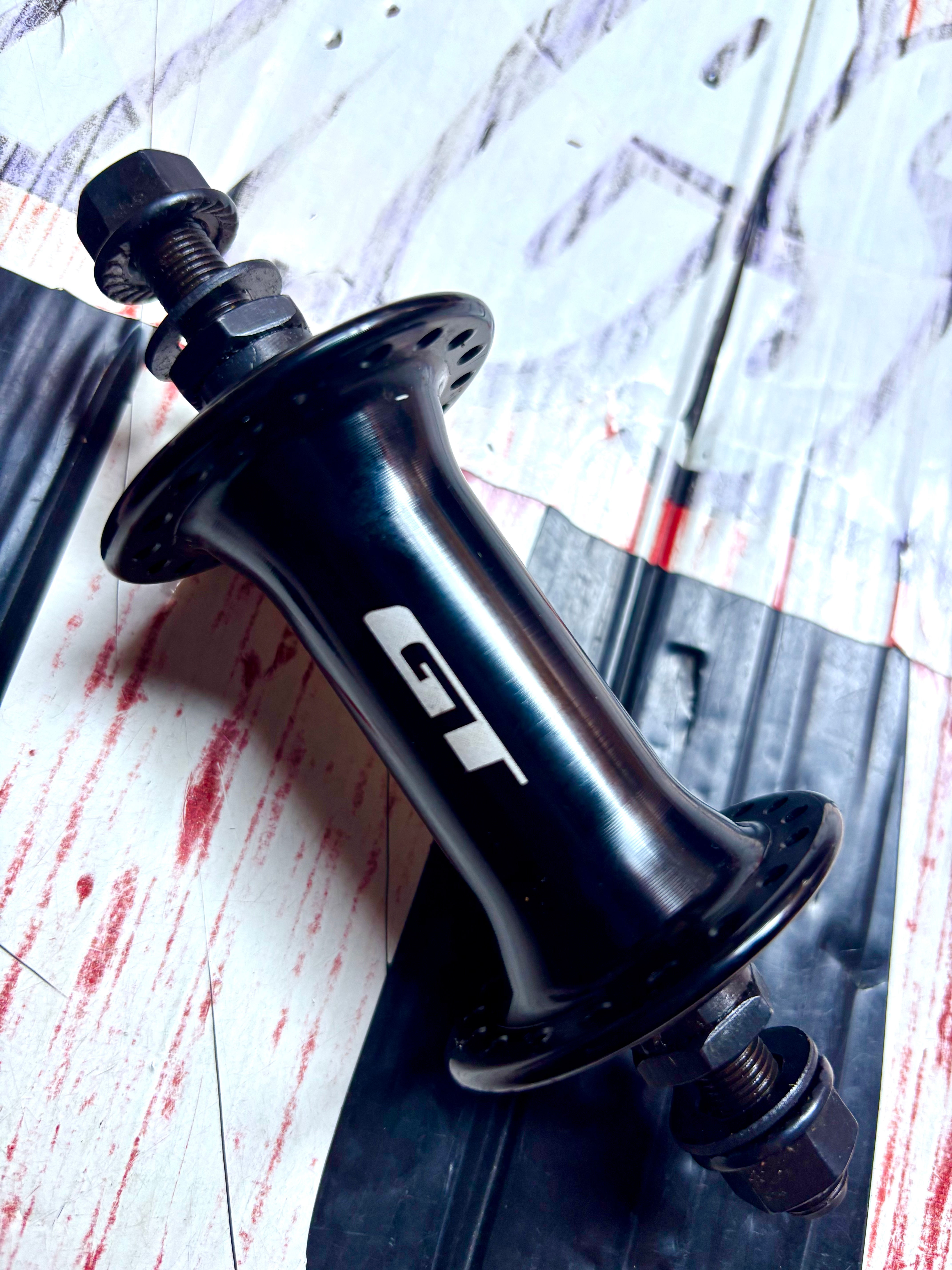 MAZA DELANTERA GT BIKES 36H EJE PIEZA