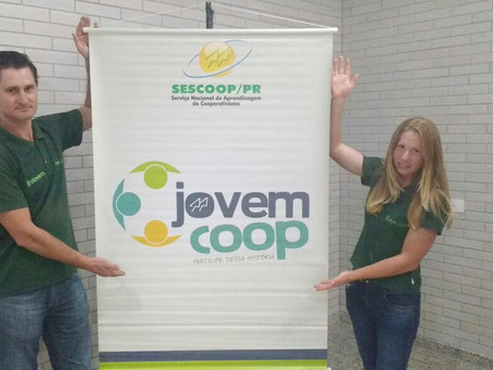 Jovens da Bom Jesus participam de encontro de lideranças em Curitiba