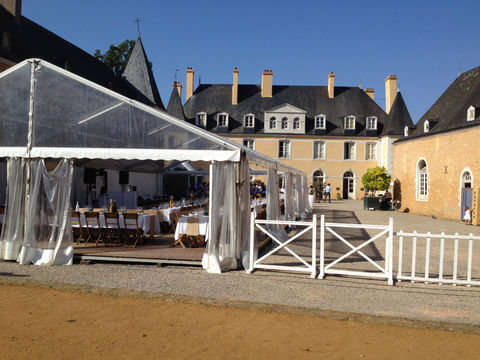 Mariage d’Aurélie & Mickael @ Château de Dobert (72430 Avoise).
Remerciements aux familles et au