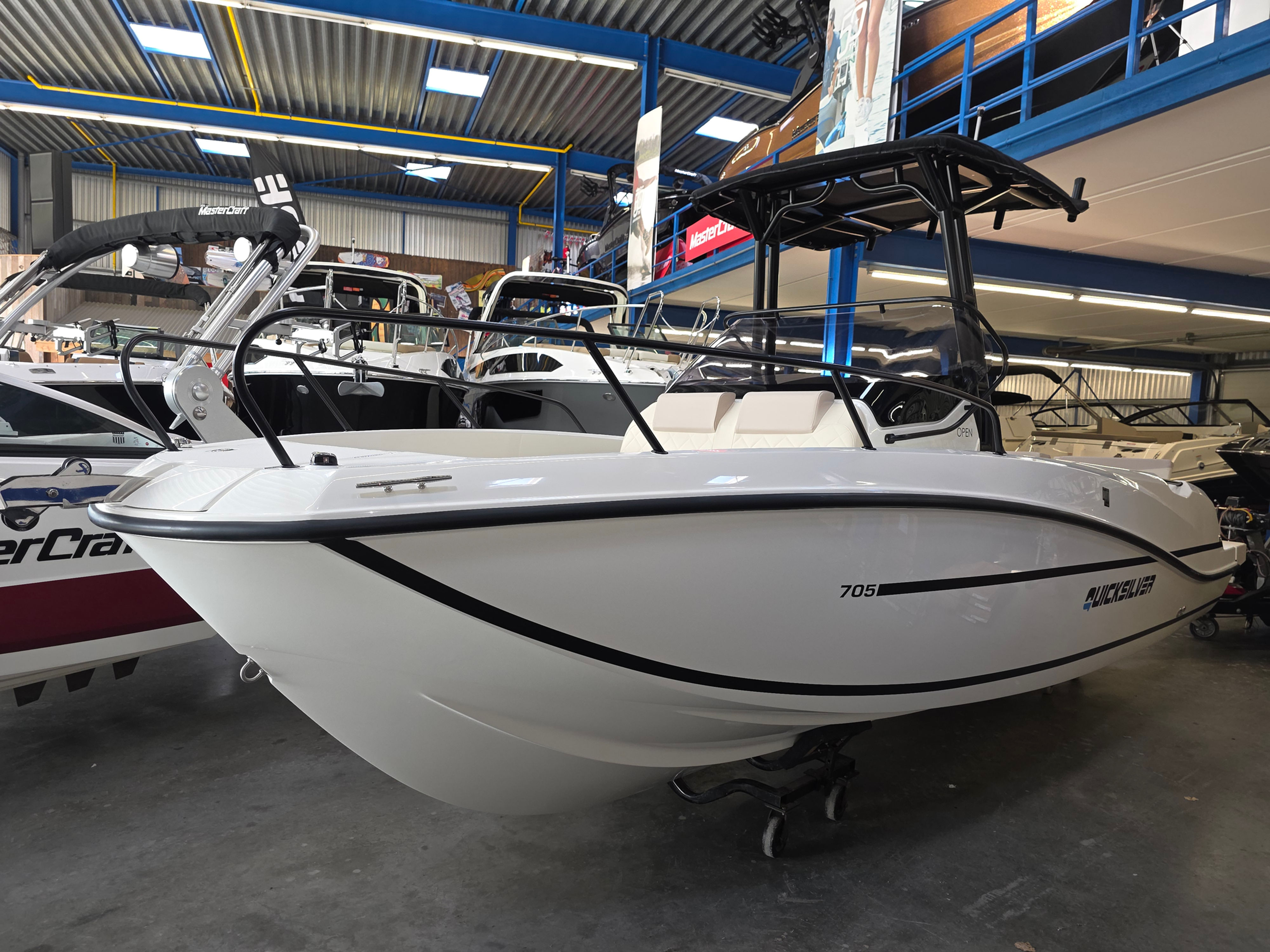 Quicksilver Activ 705 Open