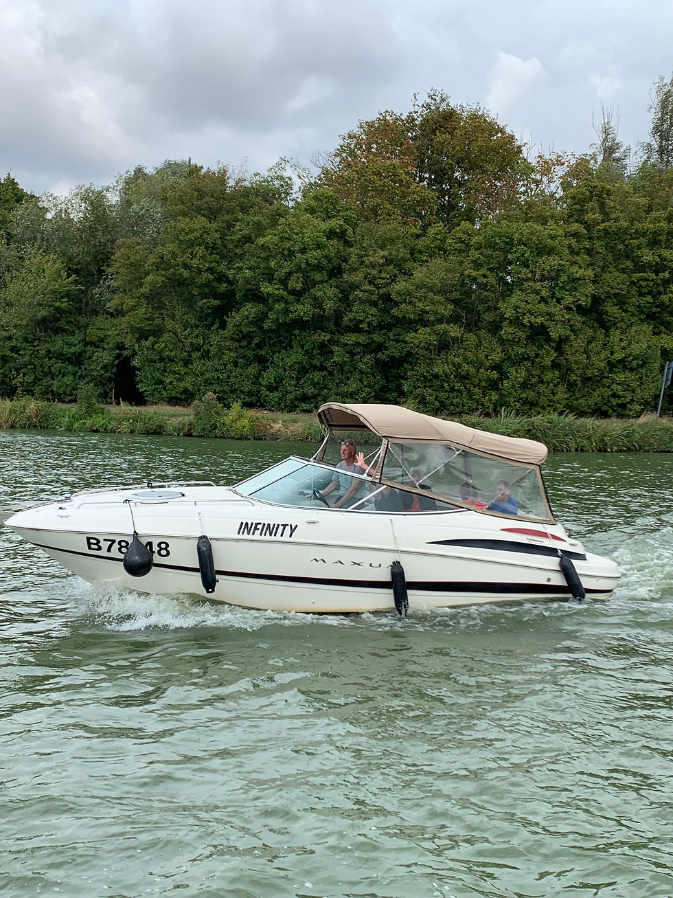 Miniature : Maxum 2300
