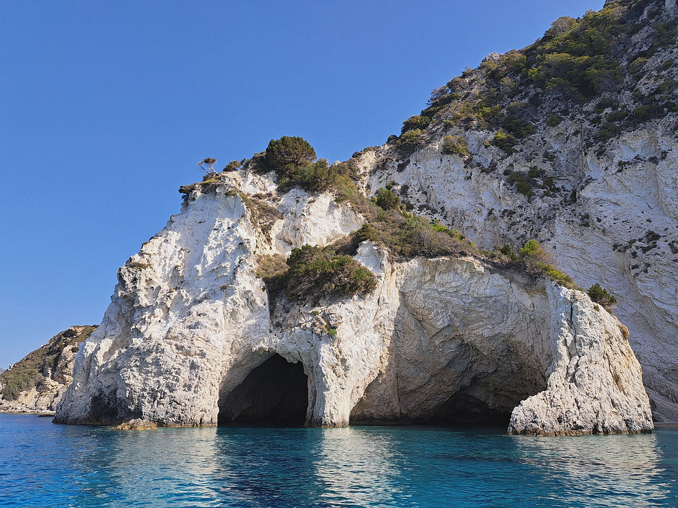 Weisse Kalkfelsen Meereshöhle in Zakynthos
