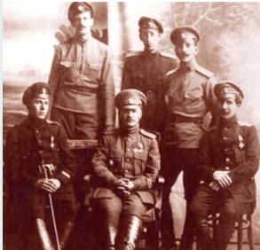 М.А. Жебрак (в центре) и измаильские офицеры, 1917 г.