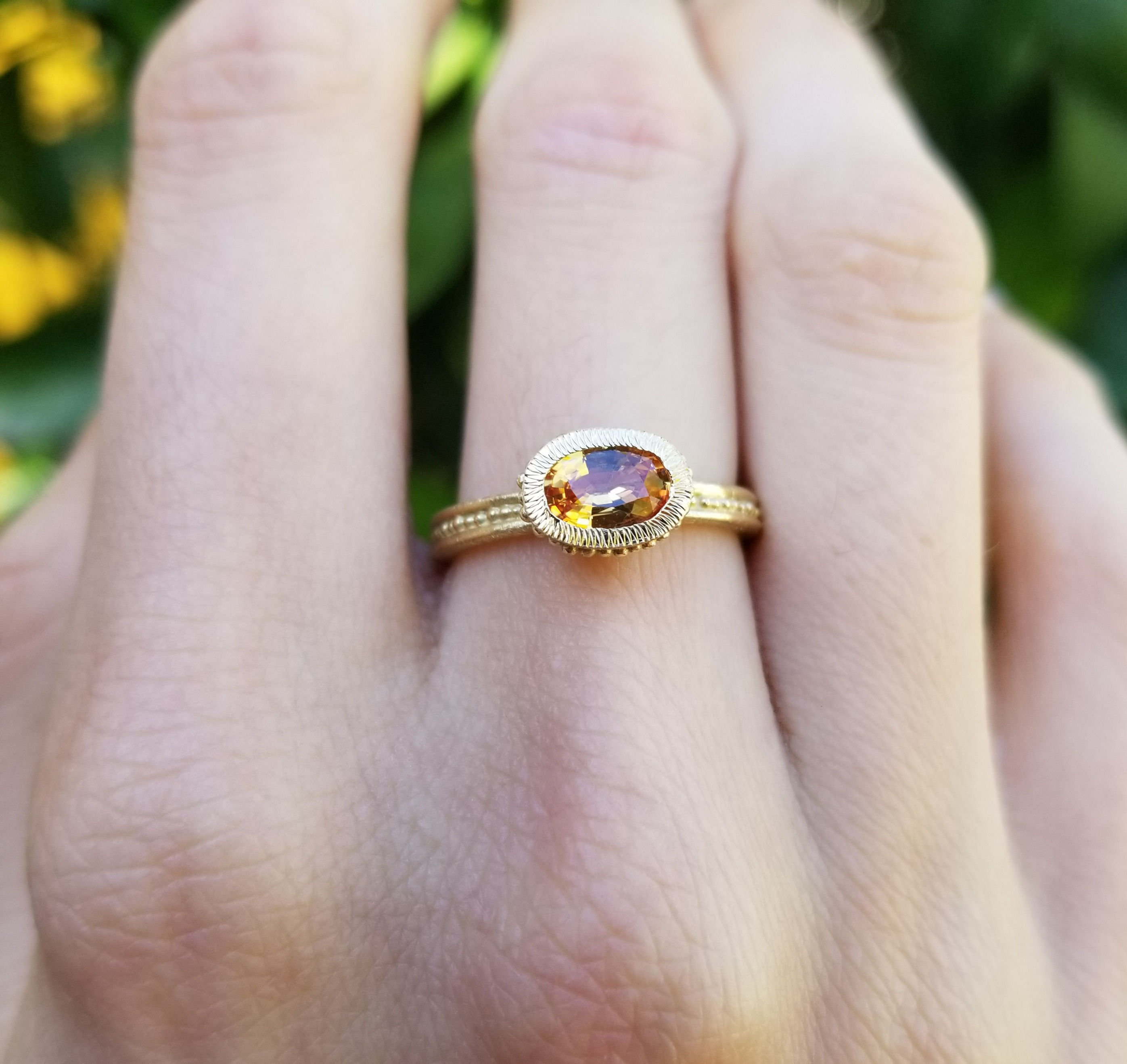 Bague Roma ovale saphir jaune 7x5mm