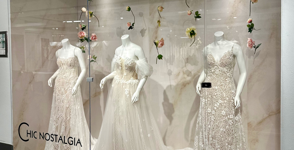 window display design and installation Visual Merchandising, Trade Show Styling, Floral Design, Installation Creative Direction, Visual Displays, Photo Backdrop Walls, Lounge Vignettes, Instagrammable Moments, Event Styling, Trade Show Exhibits