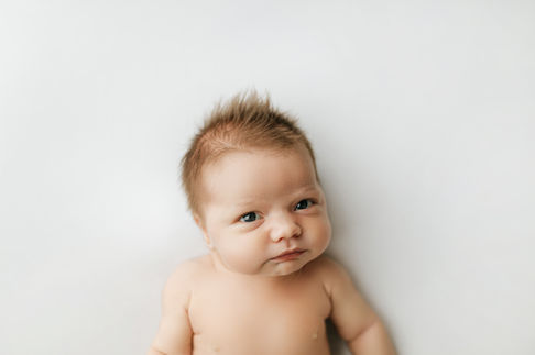 awake newborn photos - cedar falls