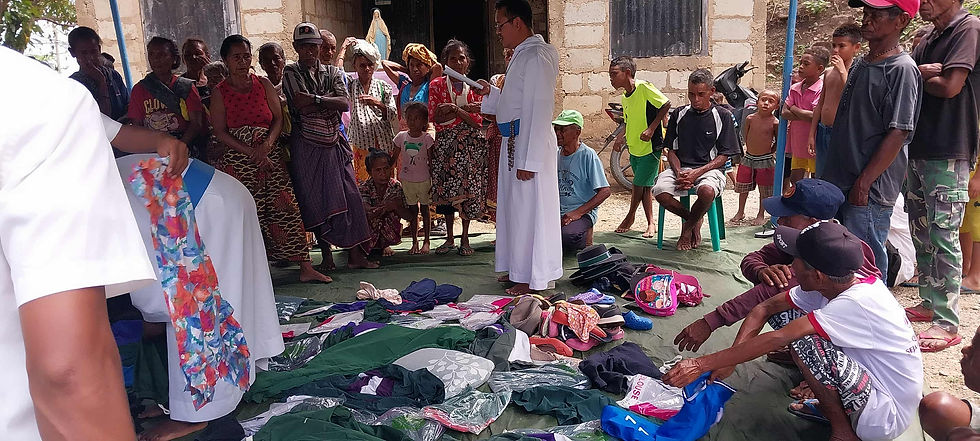 New clothing for the 50 elderly people