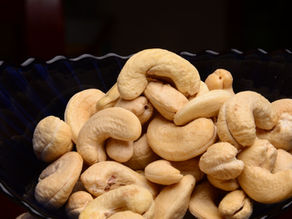 Anacardium occidentale (Anacardiaceae) Cashew